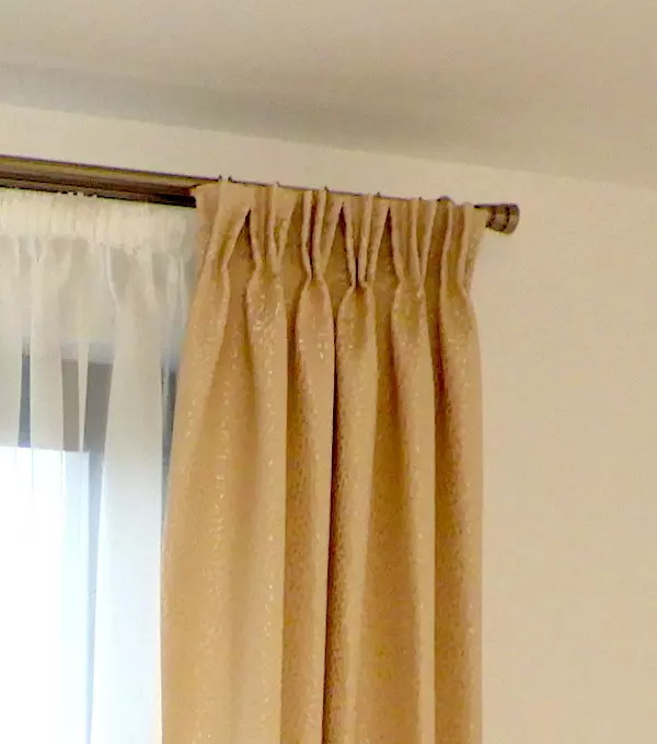 Karnis függönyökhöz – rögzítés és dizájn egyben Függönykarnis - rögzítő és egyben dekorációs elem